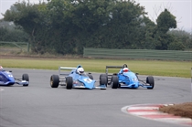 F4 smiech defends from Wauer
