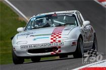 750 MOTOR CLUB – 5Club Mazda Mx5 Championship racing at Brands Hatch 2015