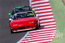 750 MOTOR CLUB – 5Club Mazda Mx5 Championship racing at Brands Hatch 2015